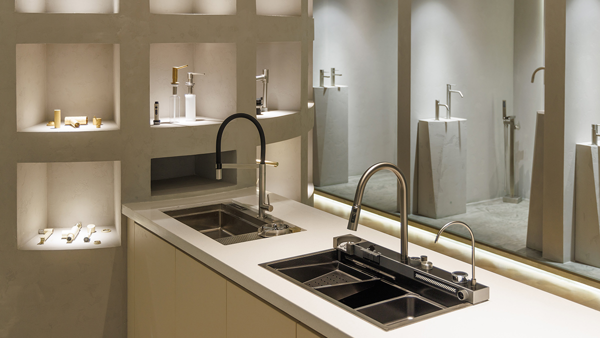 High-end custom kitchen & bathroom faucets